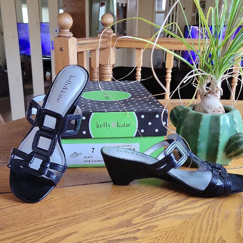 Kelly & Katie Black Wedges